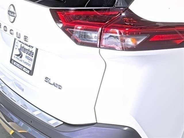 Used 2023 Nissan Rogue SL AWD/4WD image 14