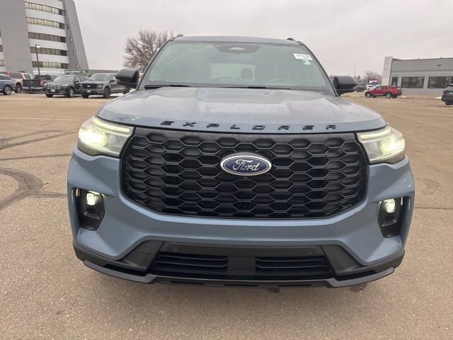 Used 2025 Ford Explorer ST-Line w/ Premium Package image 5