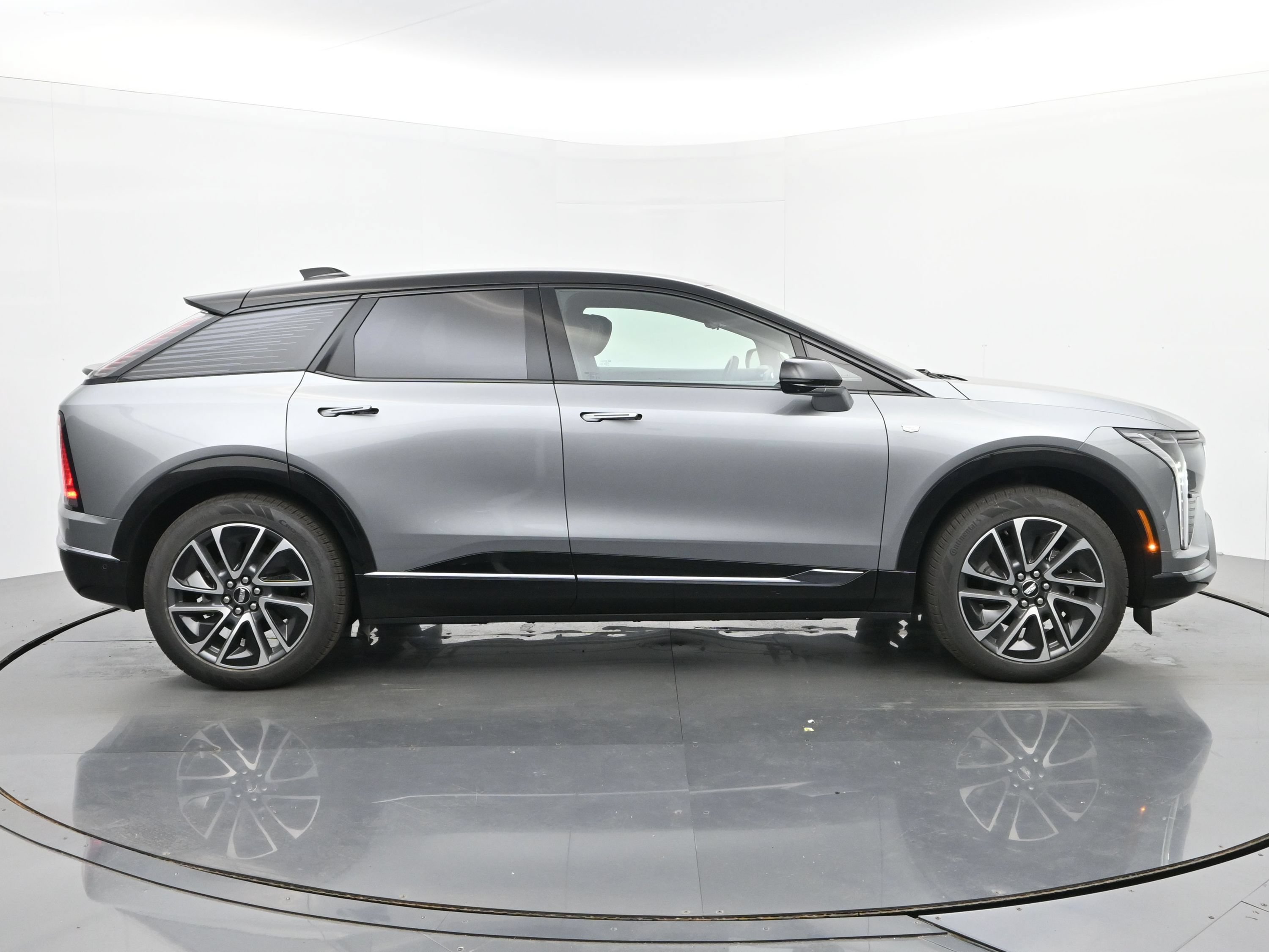 New 2026 Cadillac Optiq Sport 2 w/ LPO, Floor Liner Package AWD/4WD image 6