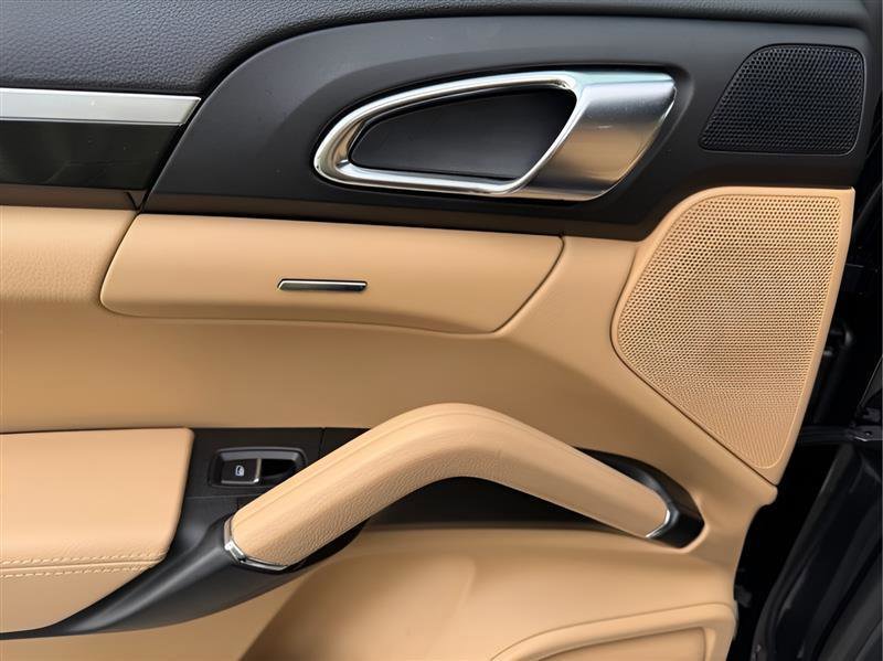 Used 2016 Porsche Cayenne image 30