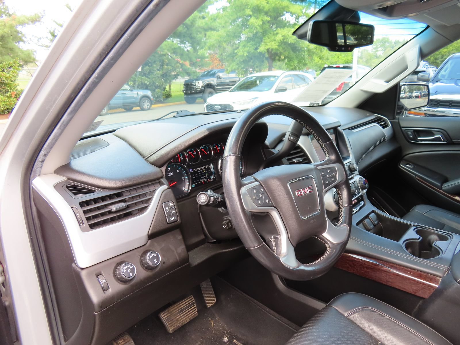 Used 2019 GMC Yukon XL SLT w/ Open Road Package AWD/4WD image 15
