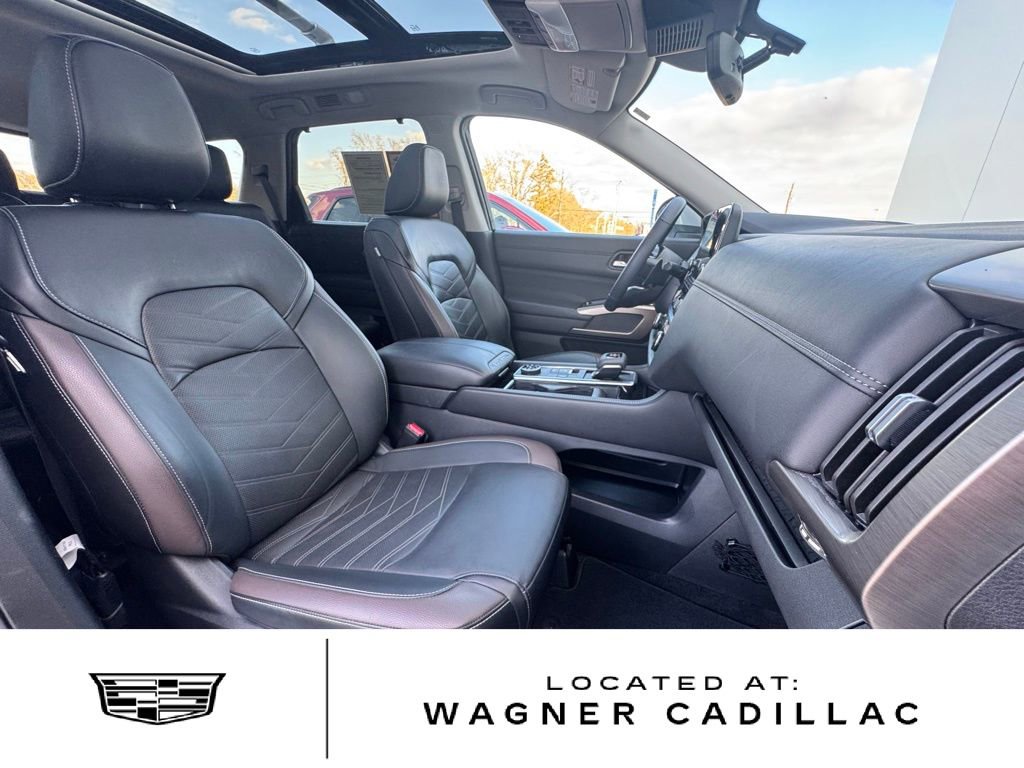 Used 2024 Nissan Pathfinder Platinum image 34