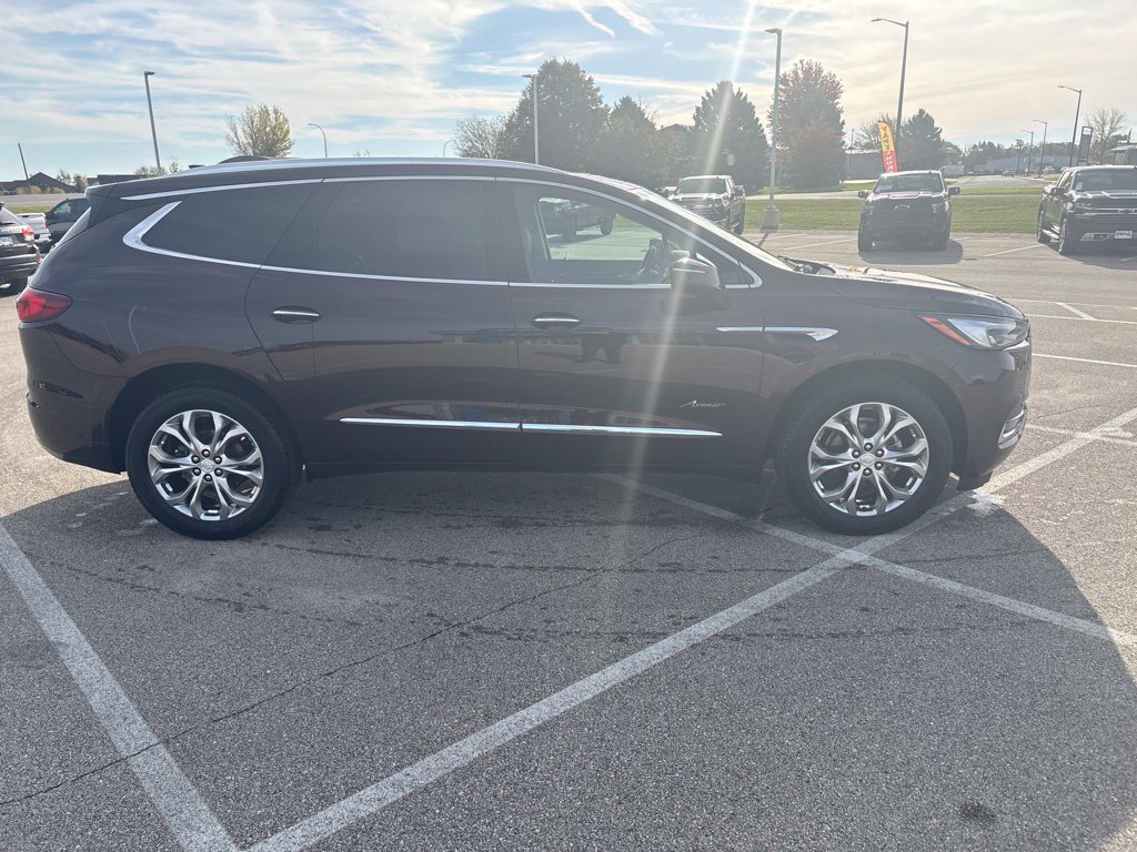 Used 2021 Buick Enclave Avenir w/ Avenir Technology Package AWD/4WD image 4
