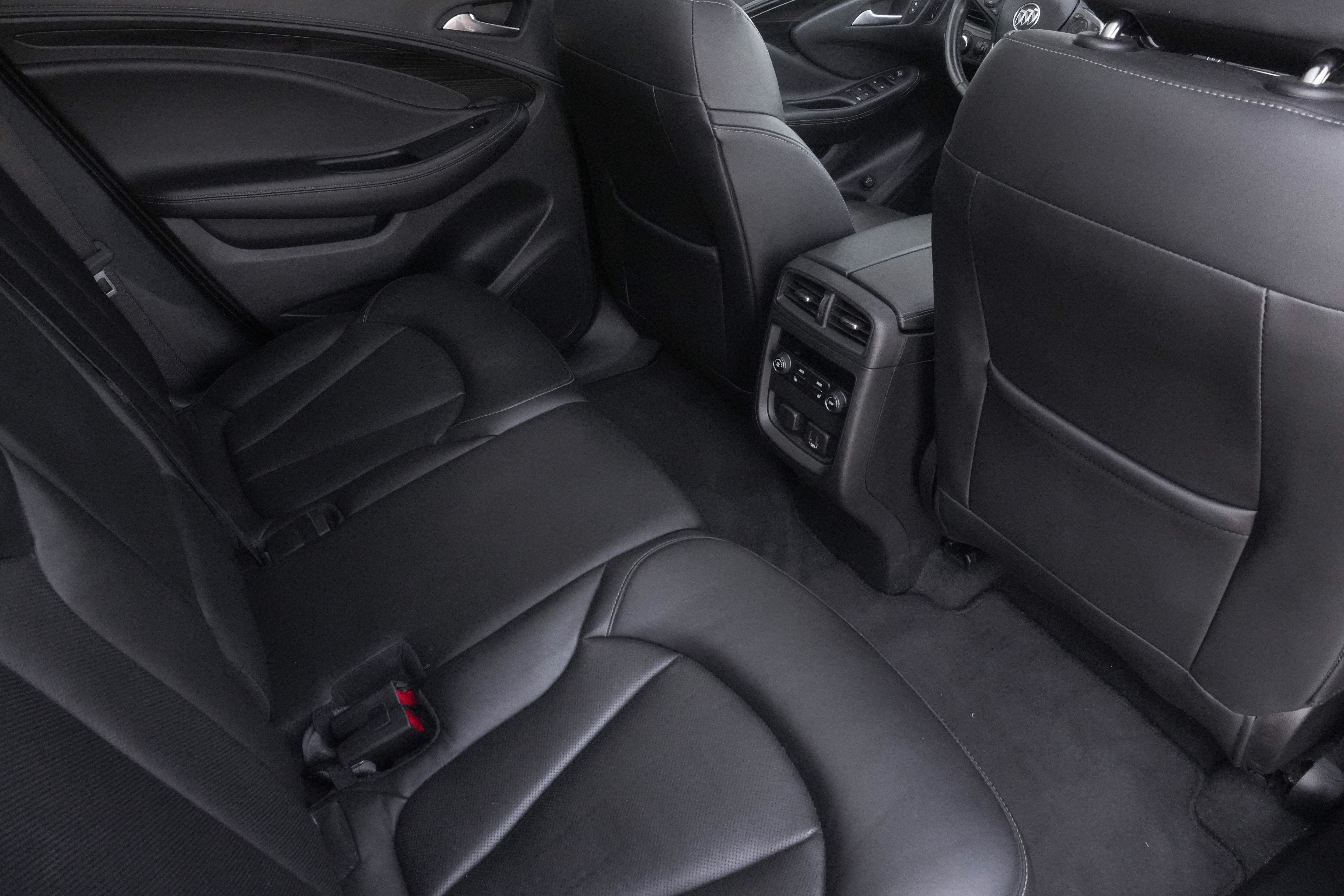Used 2020 Buick Envision Essence w/ Experience Buick Package FWD image 34
