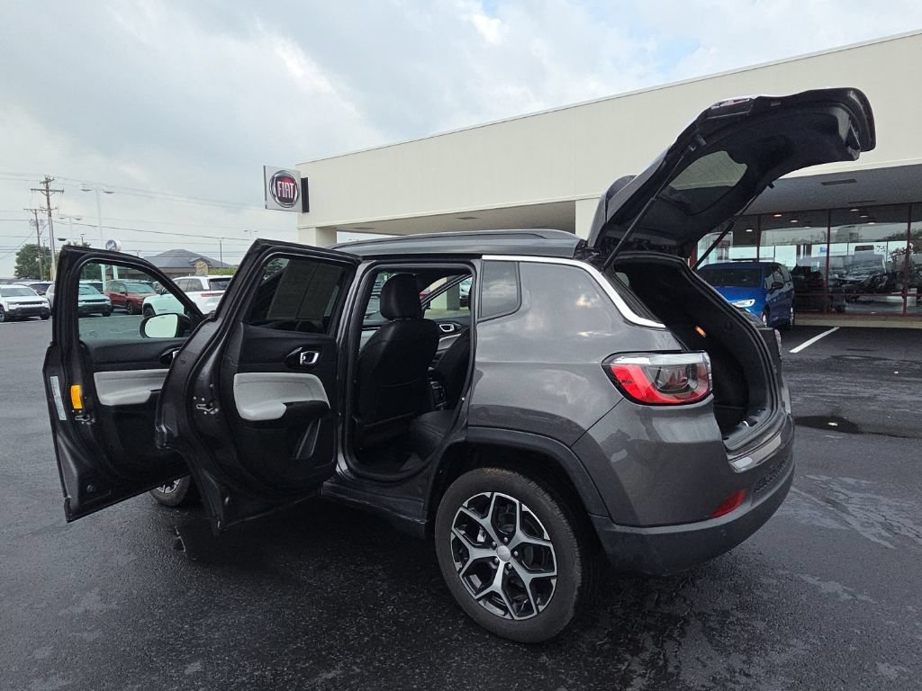 Used 2024 Jeep Compass Limited AWD/4WD image 13