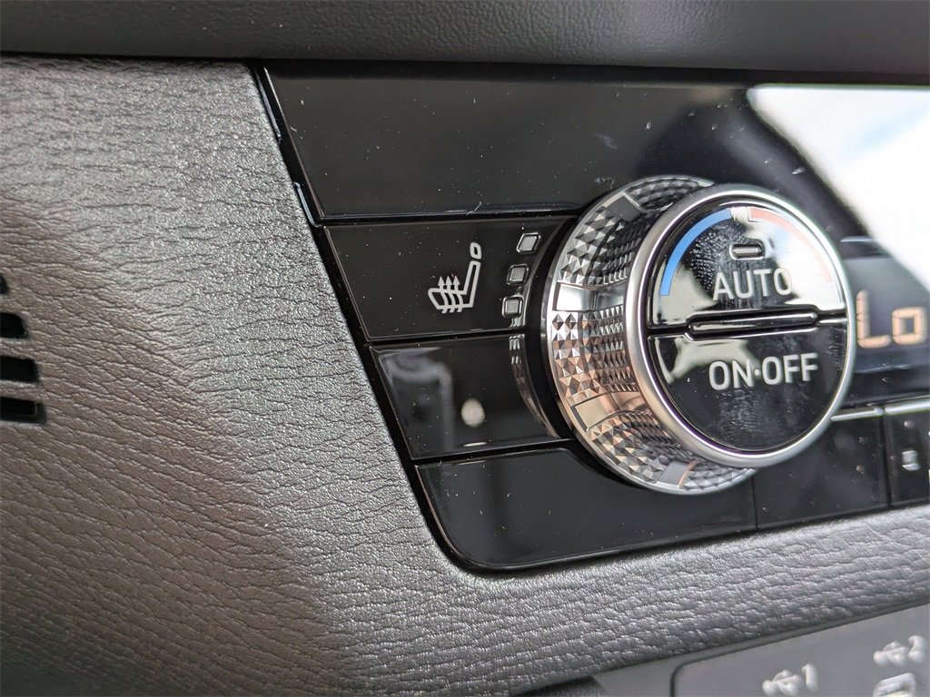 New 2025 Mitsubishi Outlander SE image 24