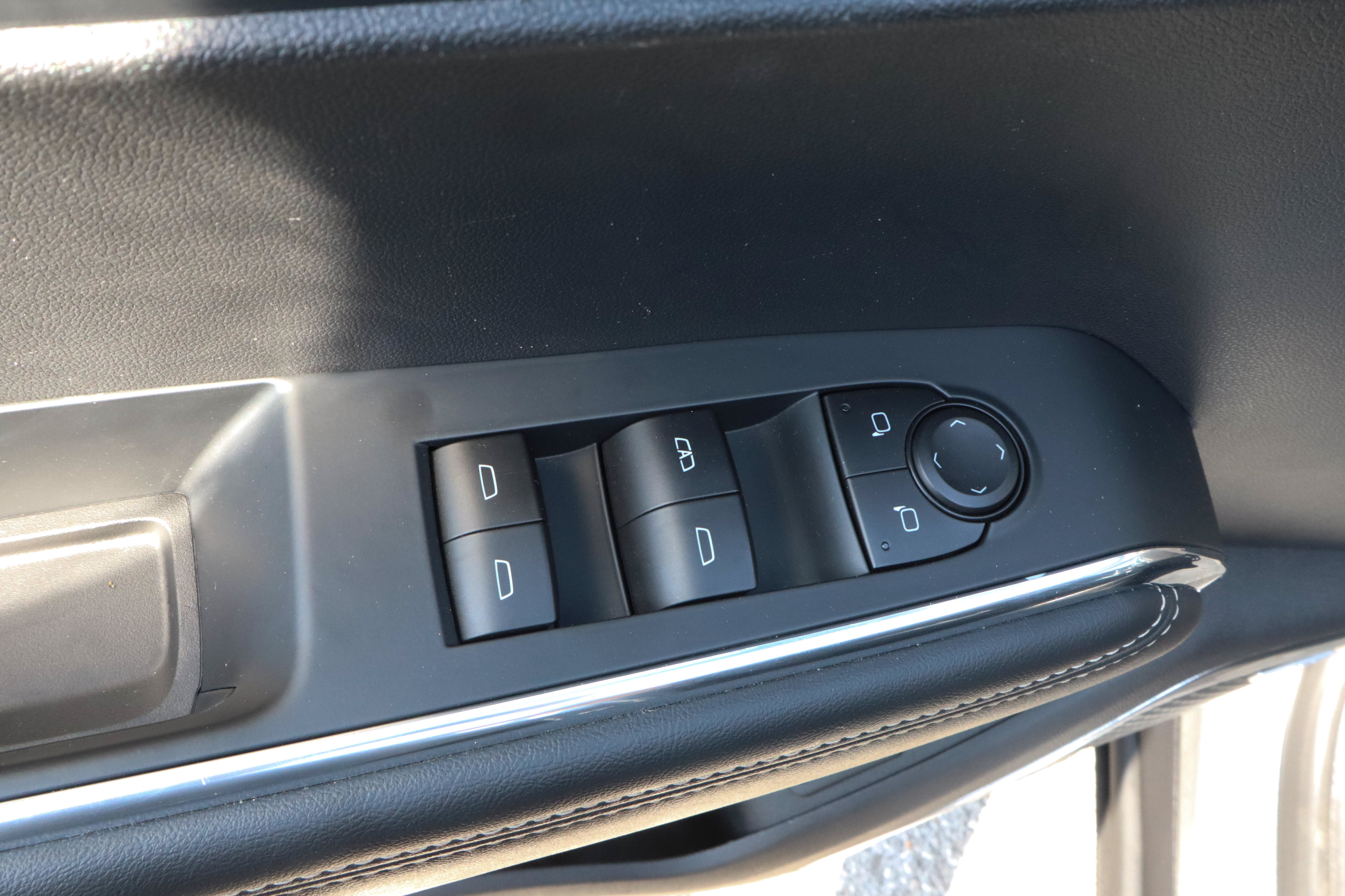 Used 2026 GMC Acadia Elevation w/ Elevation Premium Package FWD image 14