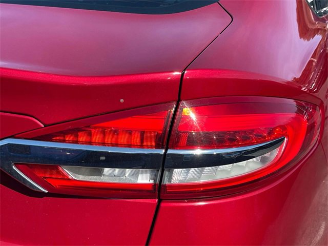 Used 2020 Ford Fusion SE image 6