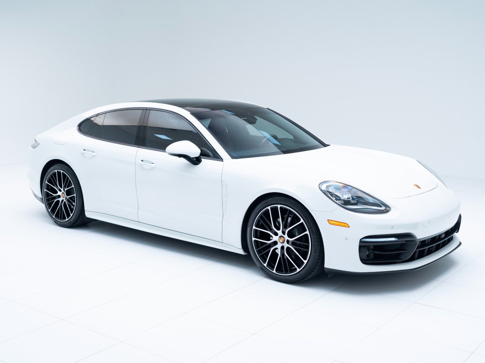 Certified 2023 Porsche Panamera Platinum Edition image 7