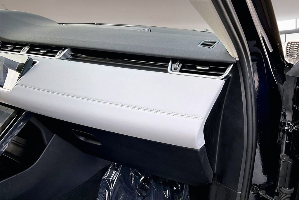 Used 2022 Land Rover Range Rover Evoque SE image 24