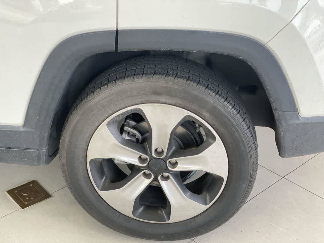 Used 2018 Jeep Compass Latitude w/ Popular Equipment Group AWD/4WD image 13