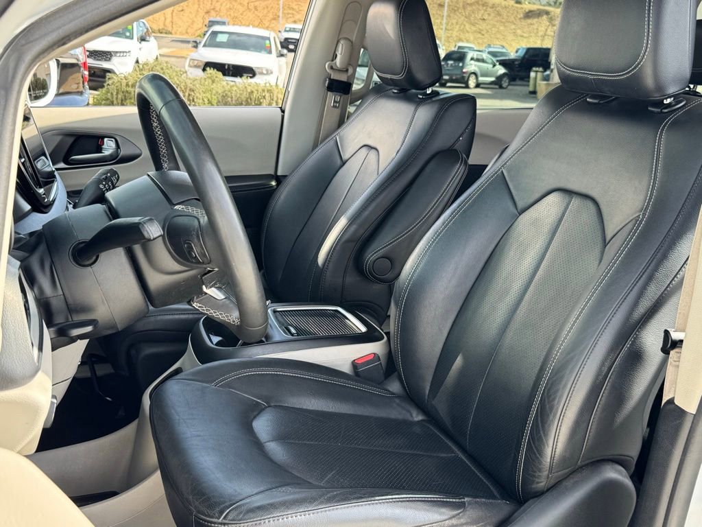 Used 2022 Chrysler Pacifica Touring-L FWD image 27