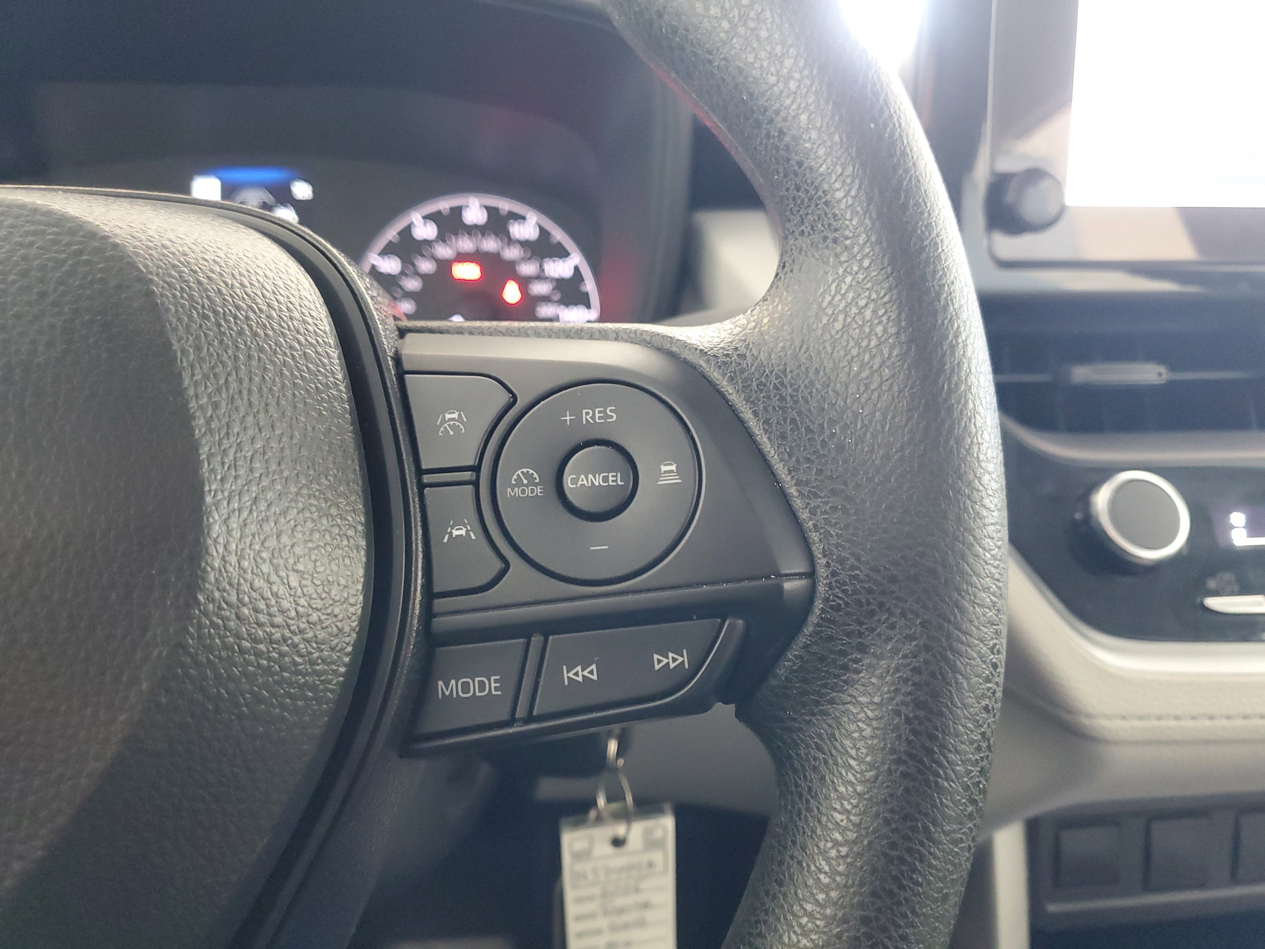 Used 2025 Toyota Corolla Cross L image 25