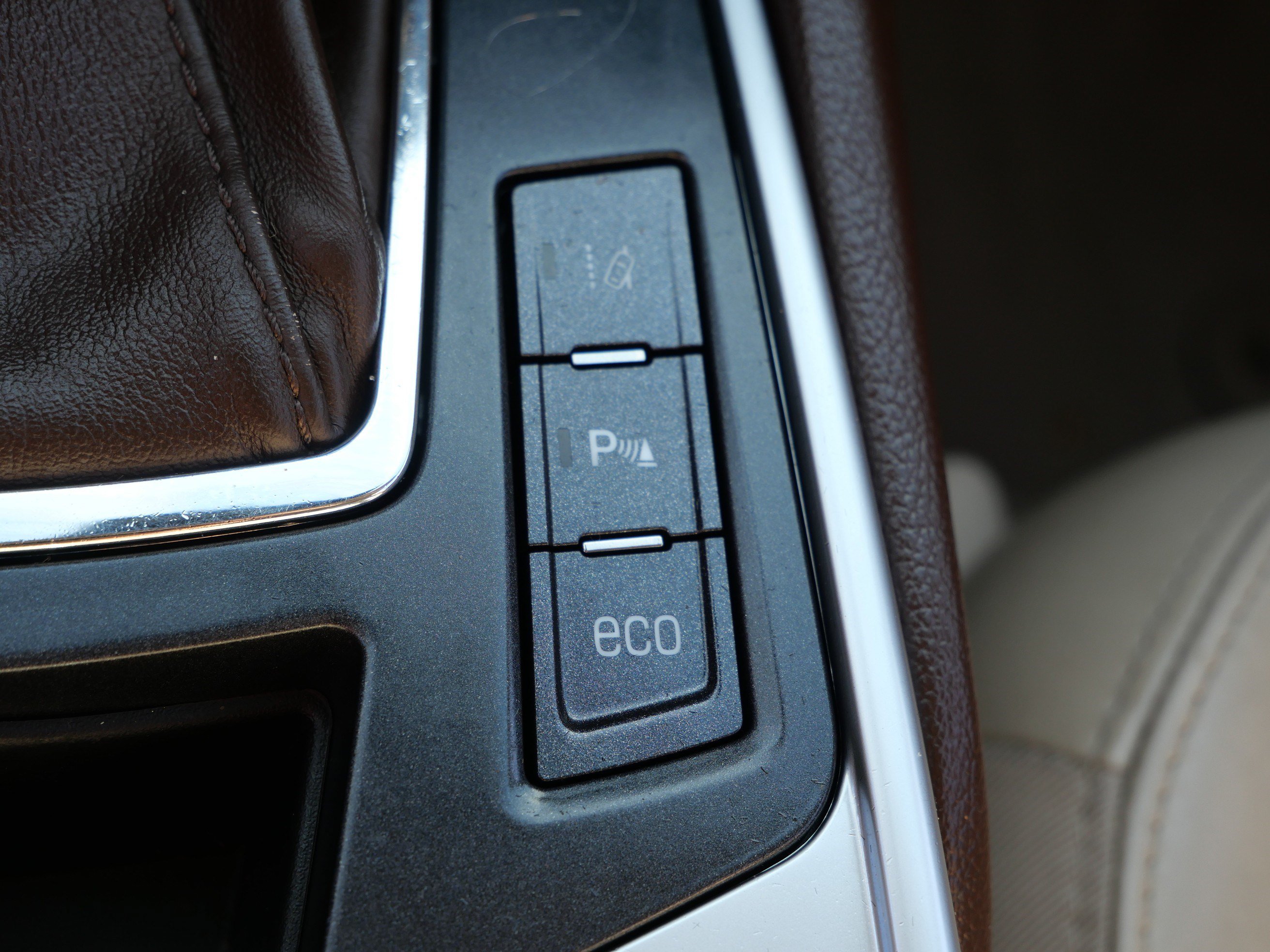Used 2015 Cadillac SRX Luxury w/ Driver Awareness Package FWD image 31