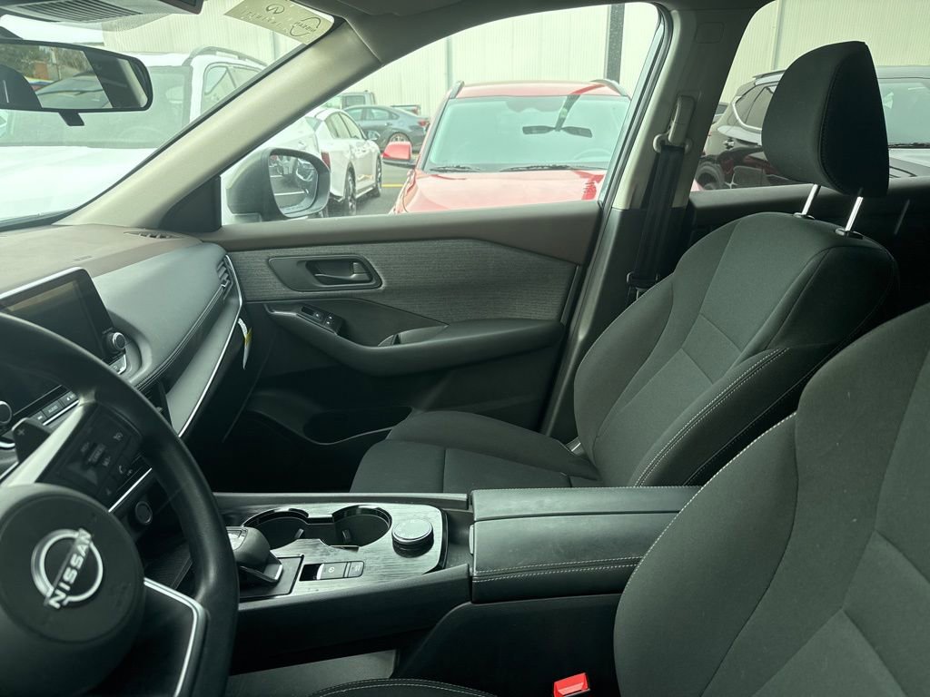 Used 2023 Nissan Rogue S image 9