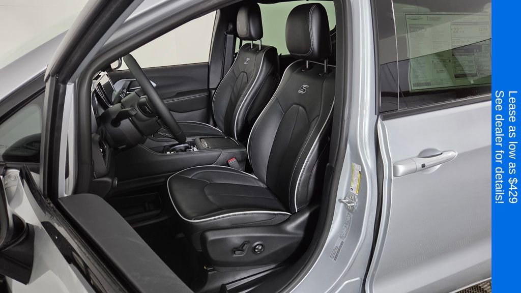New 2026 Chrysler Pacifica Limited FWD image 15