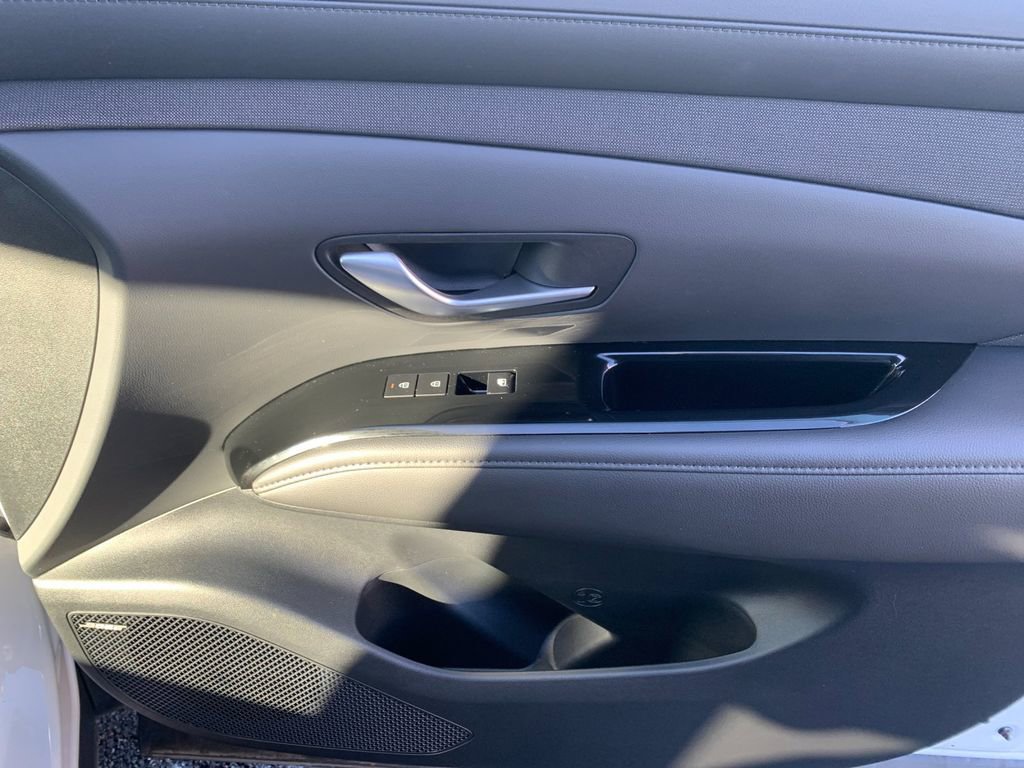 Used 2025 Hyundai Tucson Limited image 19