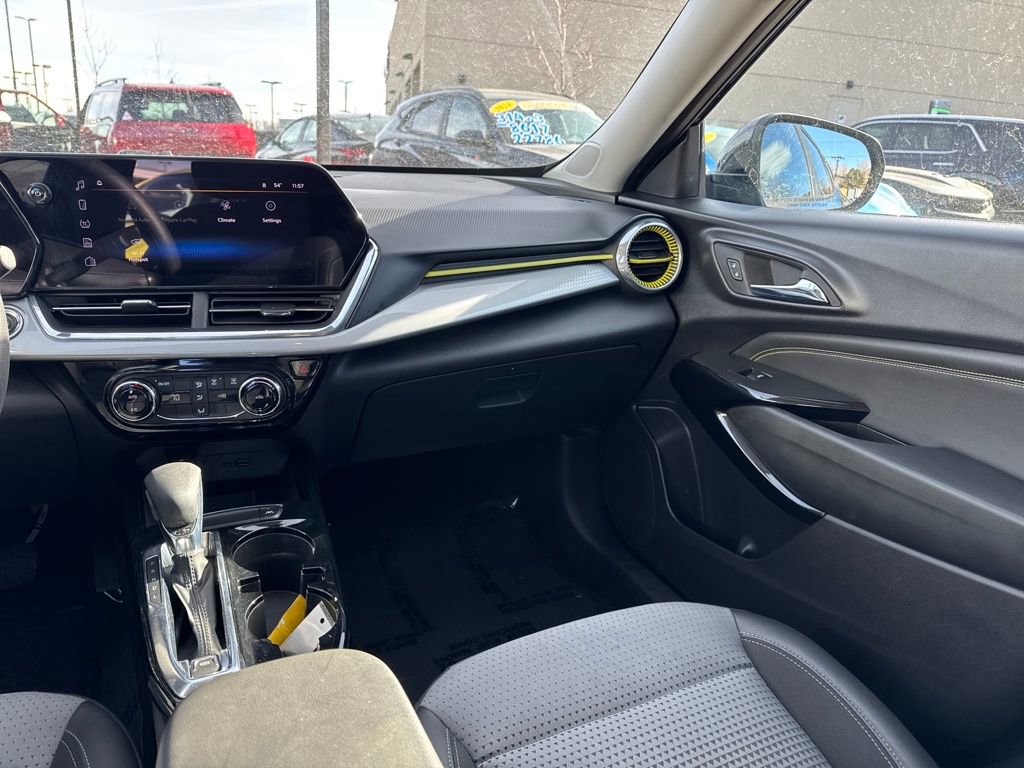 Used 2024 Chevrolet Trax LT image 29