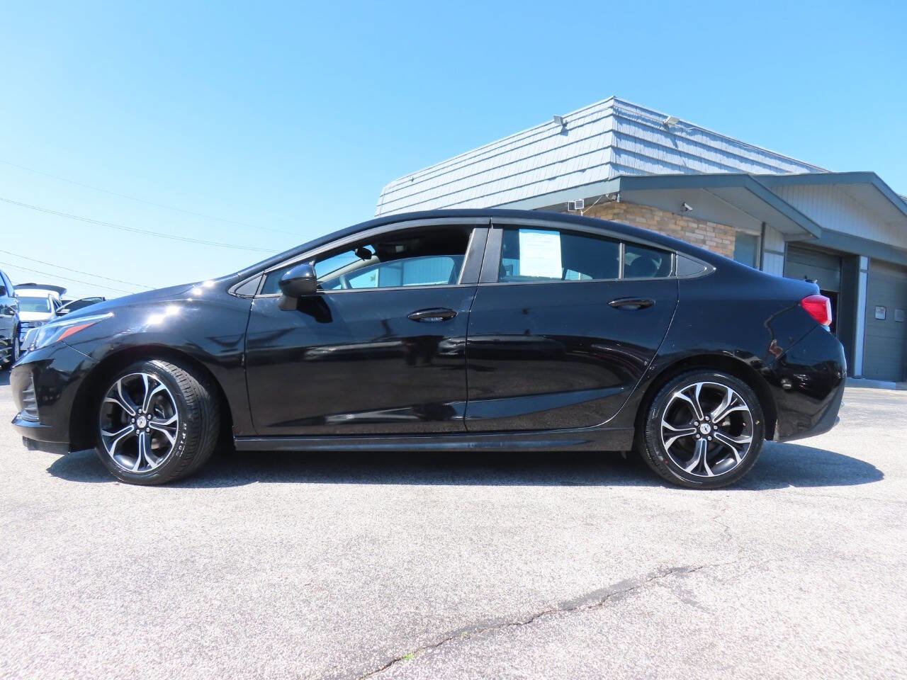 Used 2019 Chevrolet Cruze LT w/ RS Package FWD image 8