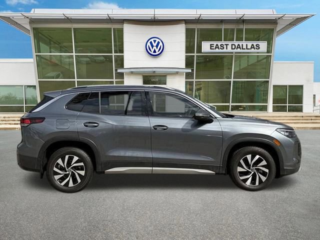 Used 2025 Volkswagen Tiguan S image 2