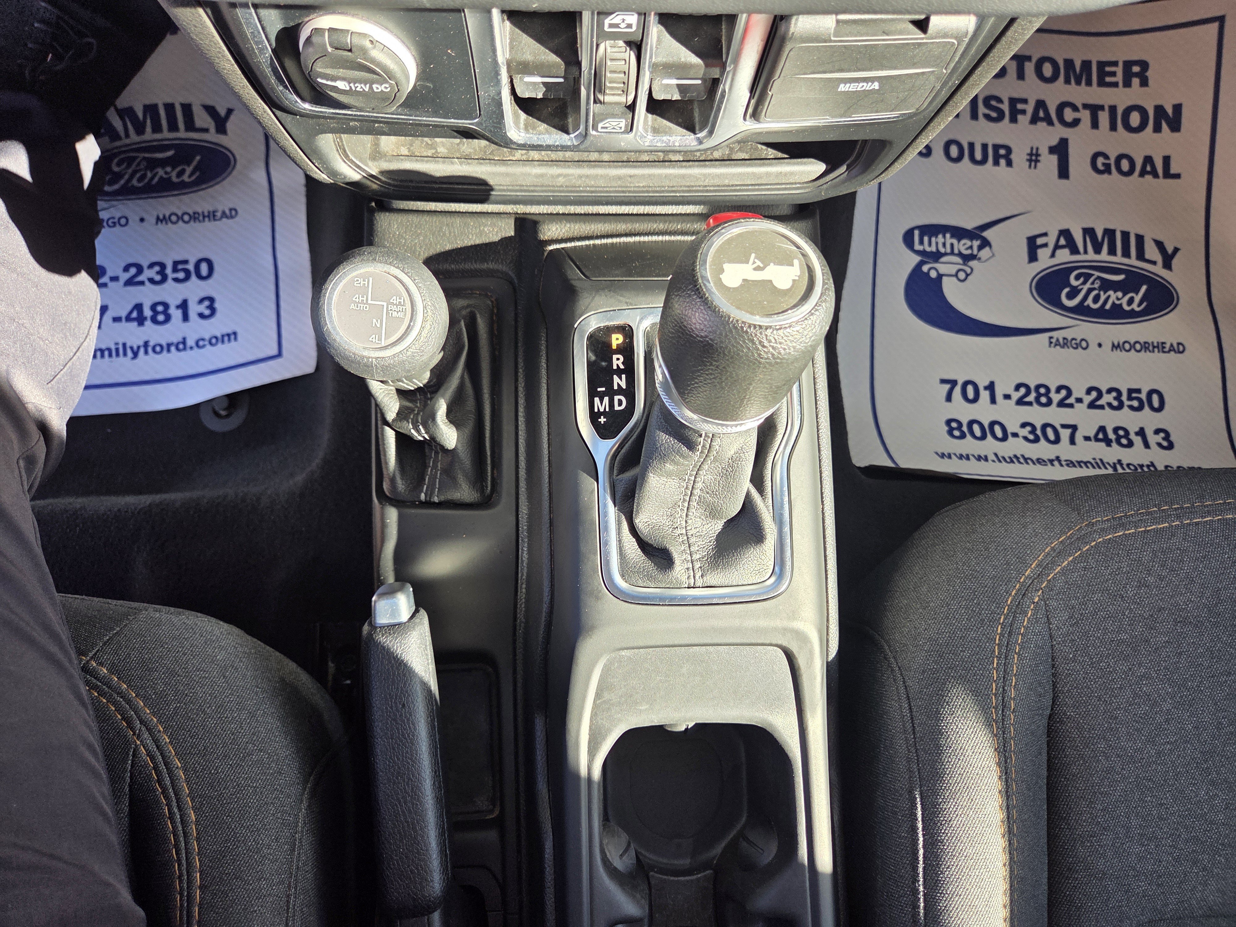 Used 2024 Jeep Wrangler Unlimited Sahara AWD/4WD image 16