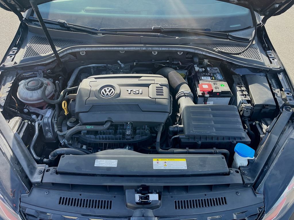 Used 2021 Volkswagen GTI SE FWD image 31