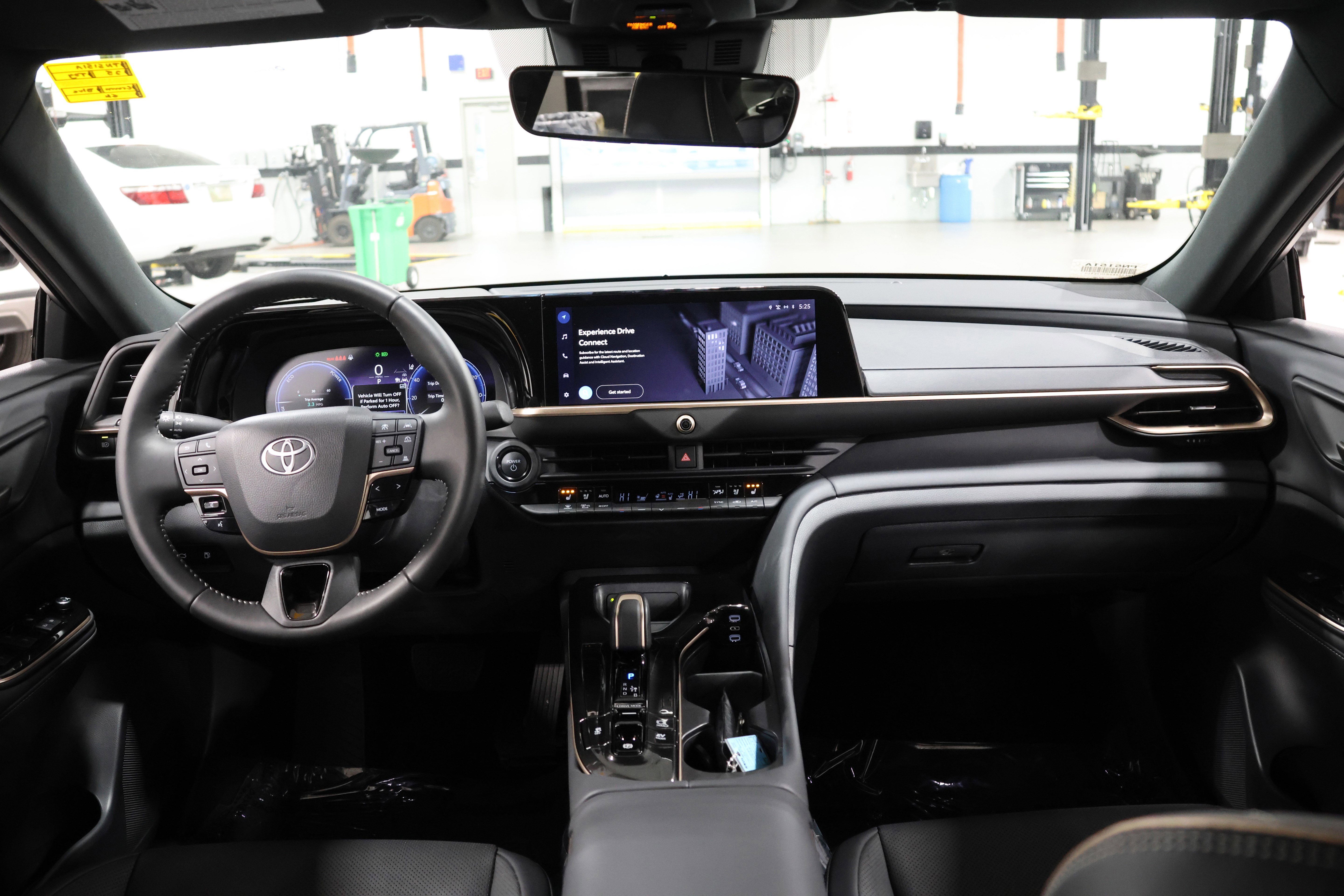 Used 2025 Toyota Crown XLE image 17