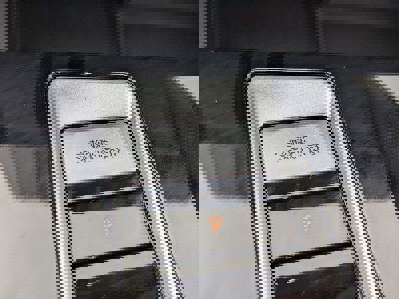 Used 2024 Volkswagen Atlas SEL Premium R-Line image 33