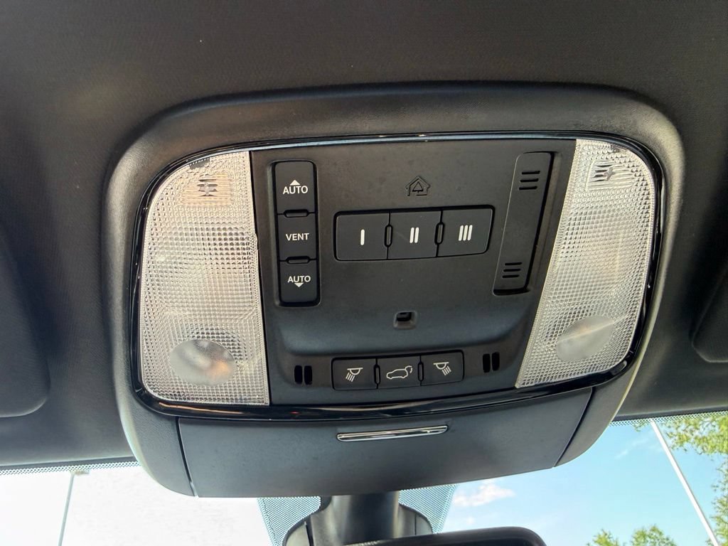 Certified 2022 Dodge Durango R/T w/ Blacktop Package AWD/4WD image 28