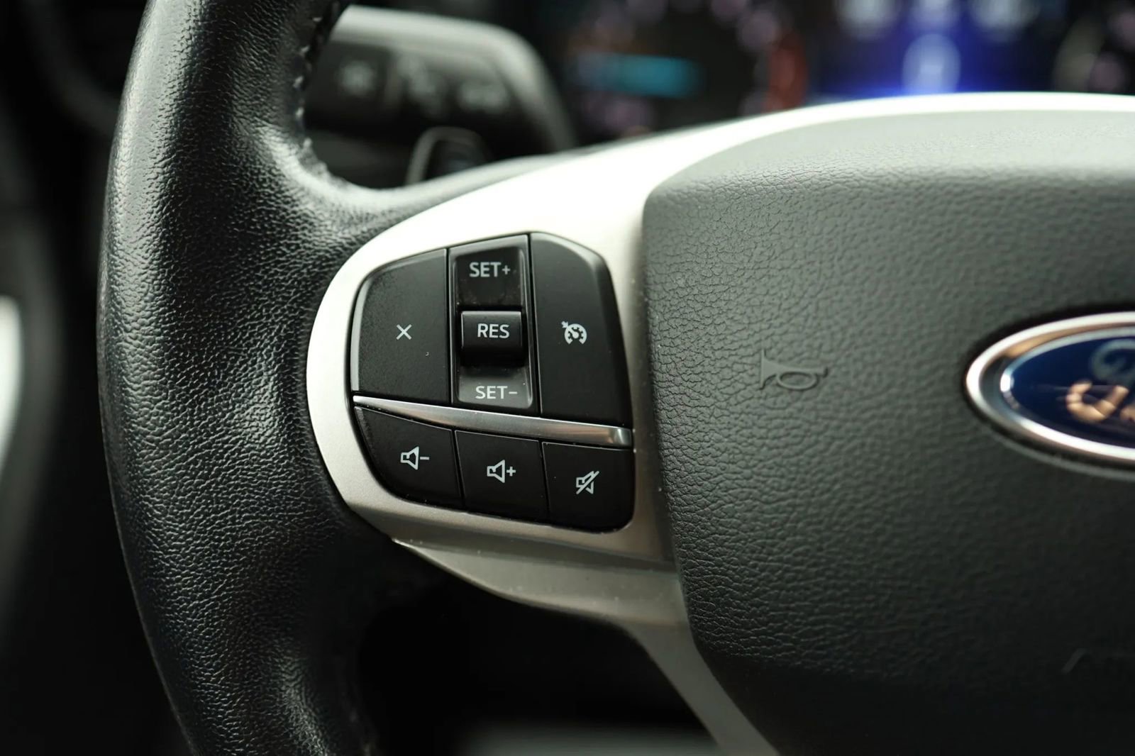 Used 2020 Ford Explorer XLT w/ Comfort Package image 15