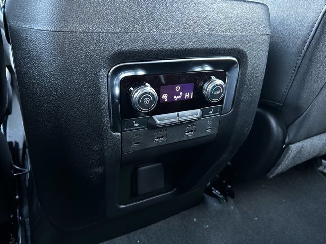 New 2025 GMC Yukon XL AT4 w/ AT4 Premium Plus Package AWD/4WD image 34