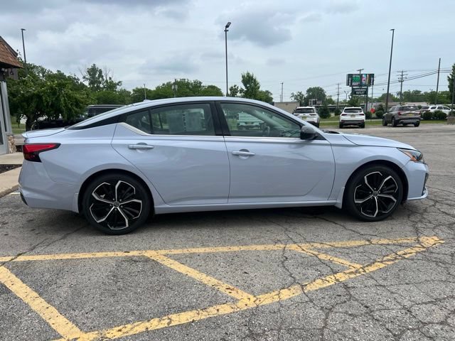 Used 2023 Nissan Altima 2.5 SR FWD image 6
