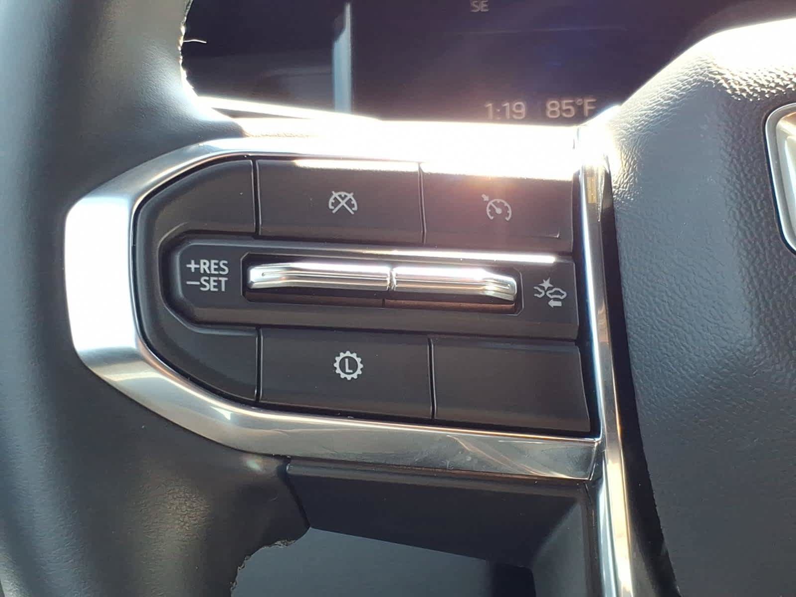 Certified 2025 GMC Acadia Elevation w/ Elevation Premium Package FWD image 17