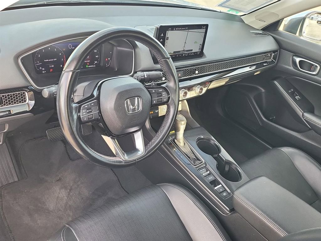 Used 2022 Honda Civic Touring image 2