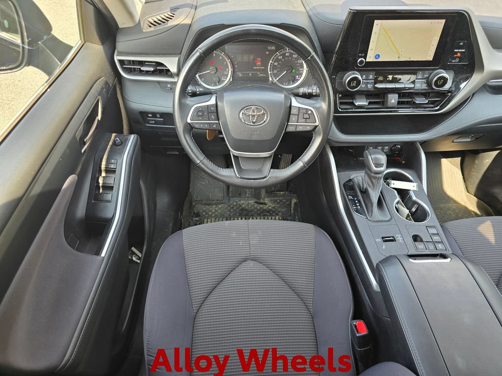 Used 2023 Toyota Highlander LE FWD image 16