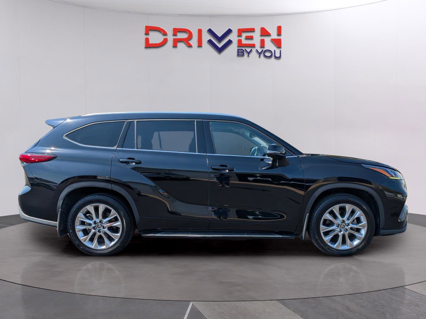 Used 2021 Toyota Highlander Limited image 6