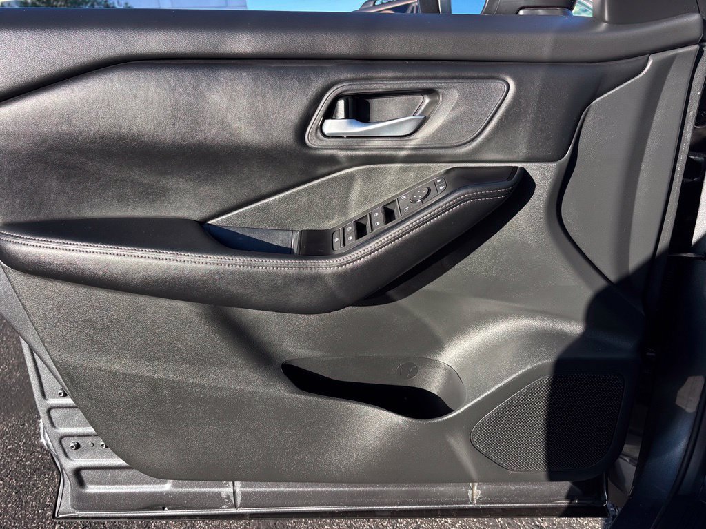 Certified 2026 Nissan Rogue SV FWD image 14