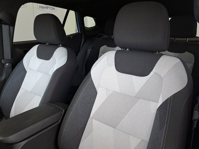 Used 2024 Chevrolet Trax RS w/ Sunroof Package image 22