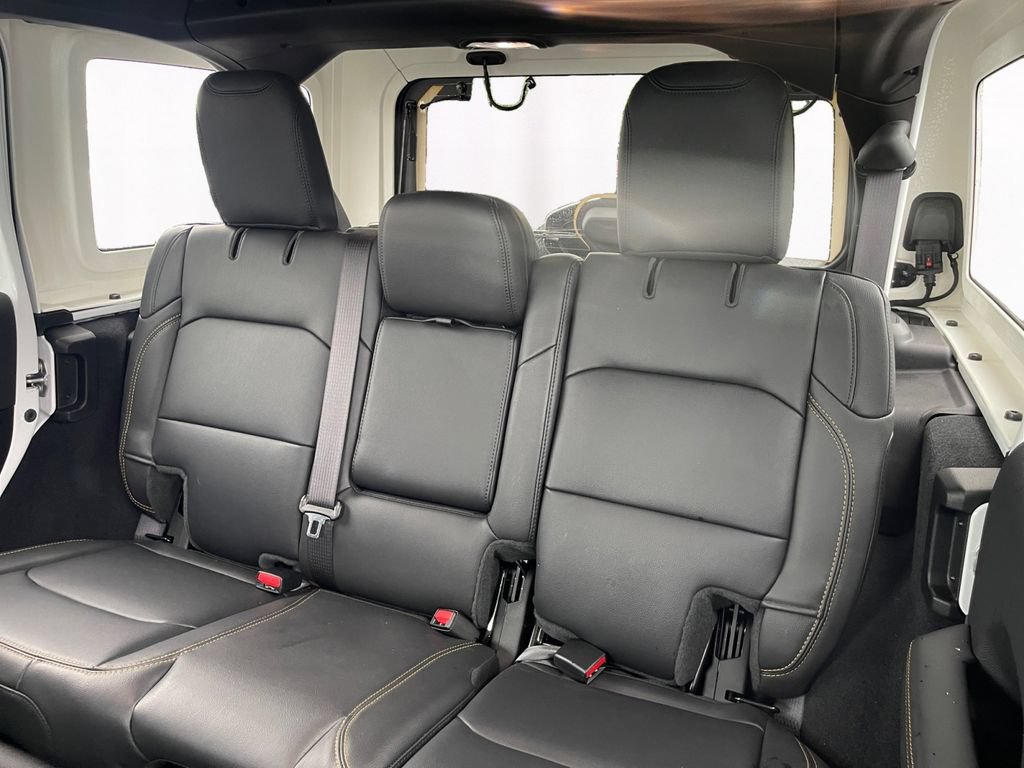 Used 2025 Jeep Wrangler Unlimited Sahara AWD/4WD image 13