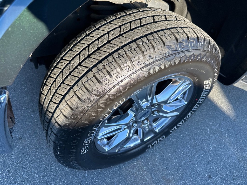 Used 2015 Ford F150 Lariat w/ Equipment Group 502A Luxury image 9