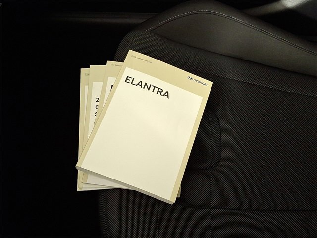Used 2023 Hyundai Elantra SE w/ Preferred Accessory Package image 27