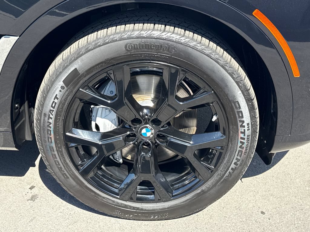 Used 2025 BMW X7 xDrive40i w/ Premium Package AWD/4WD image 7