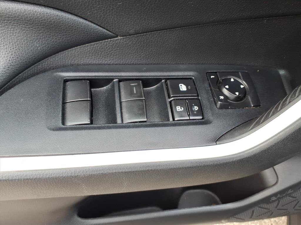 Used 2021 Toyota RAV4 LE AWD/4WD image 26
