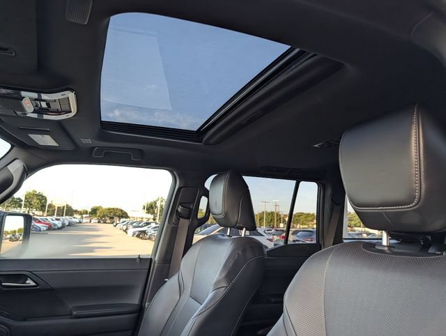 Used 2025 Lexus GX 550 w/ Accessory Package (2T) AWD/4WD image 26