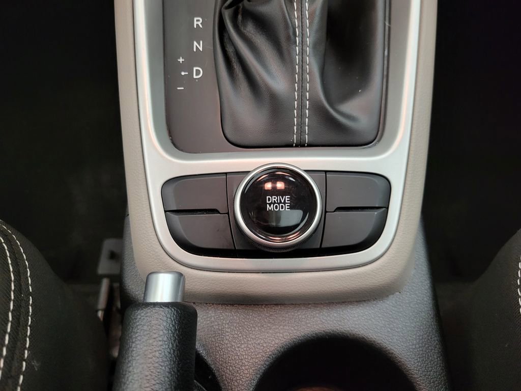 Used 2025 Hyundai Venue SEL image 5