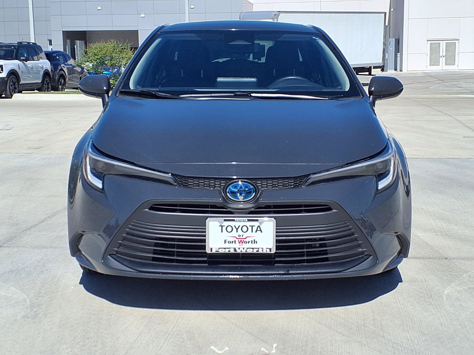 Used 2025 Toyota Corolla LE FWD image 2