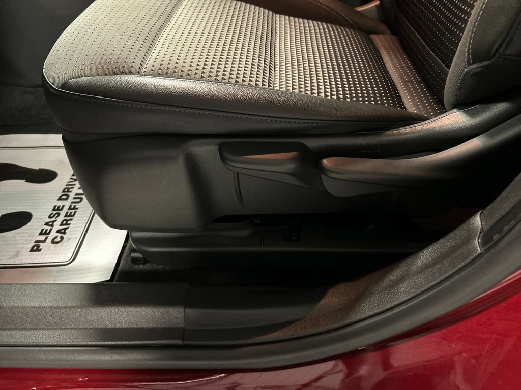 Used 2025 Chevrolet Trax LT w/ LT Convenience Package FWD image 13