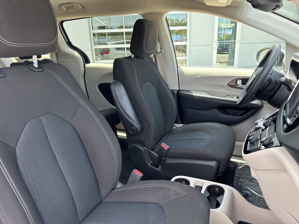 Used 2023 Chrysler Voyager LX FWD image 49