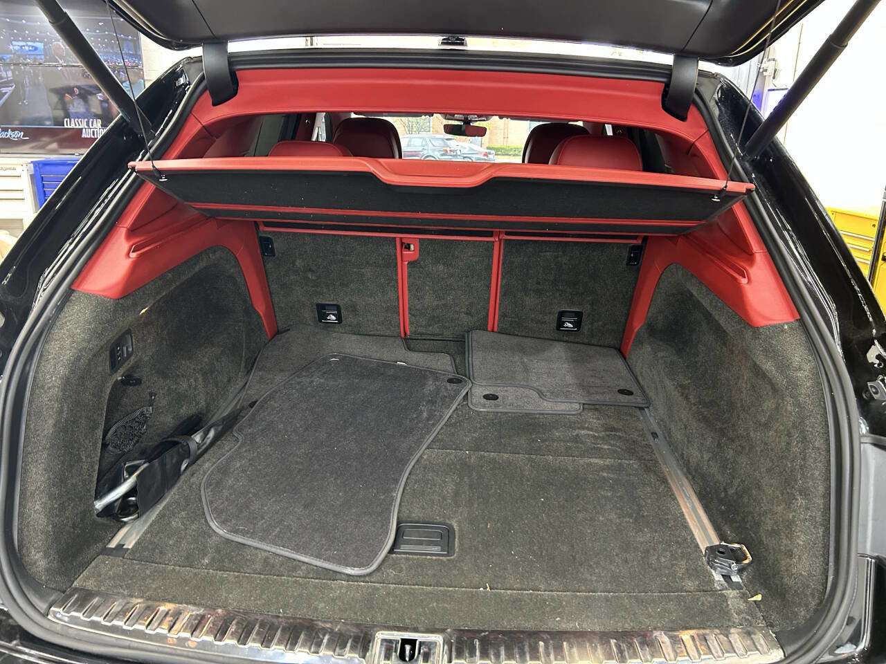 Used 2019 Bentley Bentayga image 6