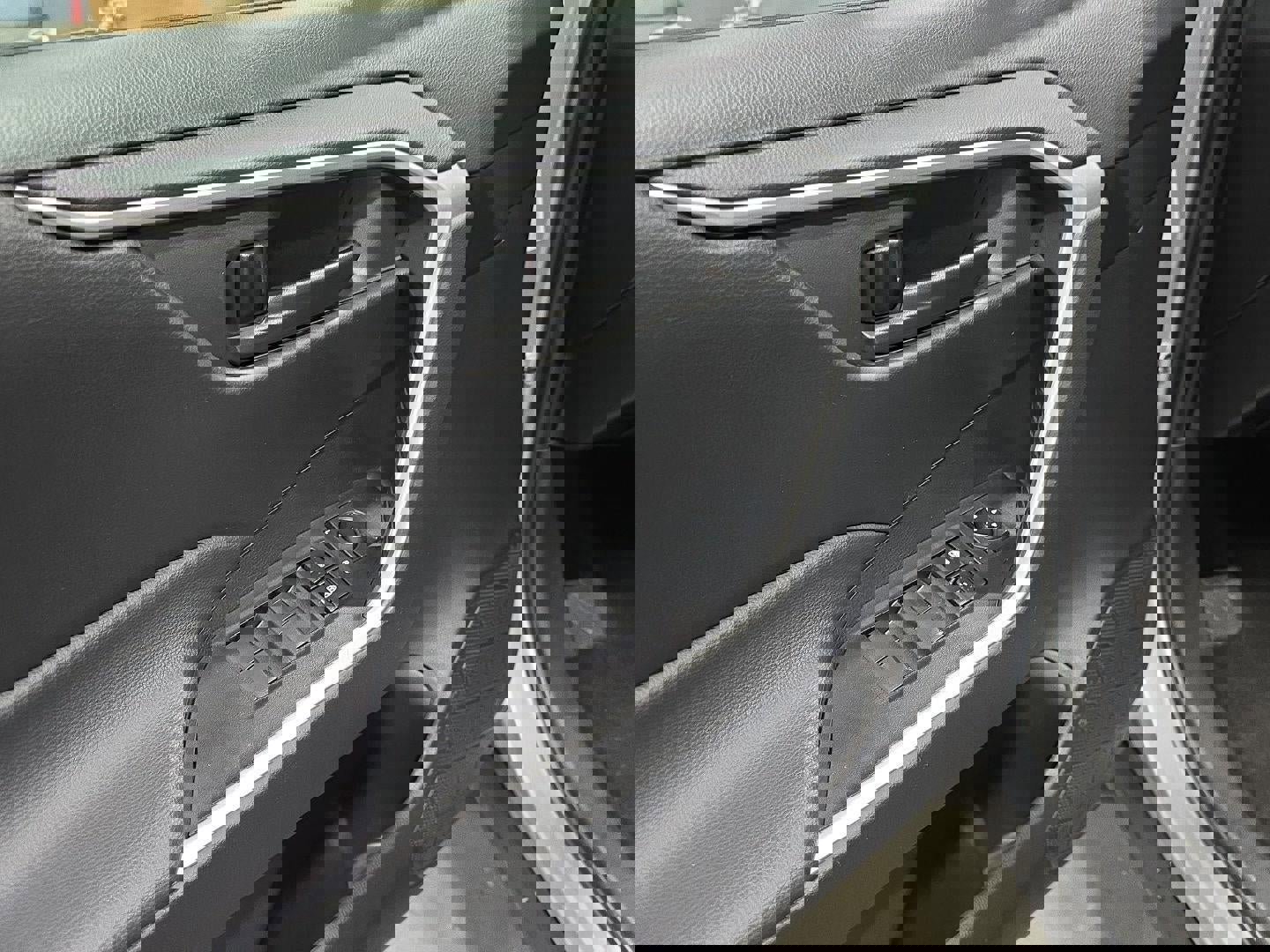 Used 2024 Toyota RAV4 LE image 9